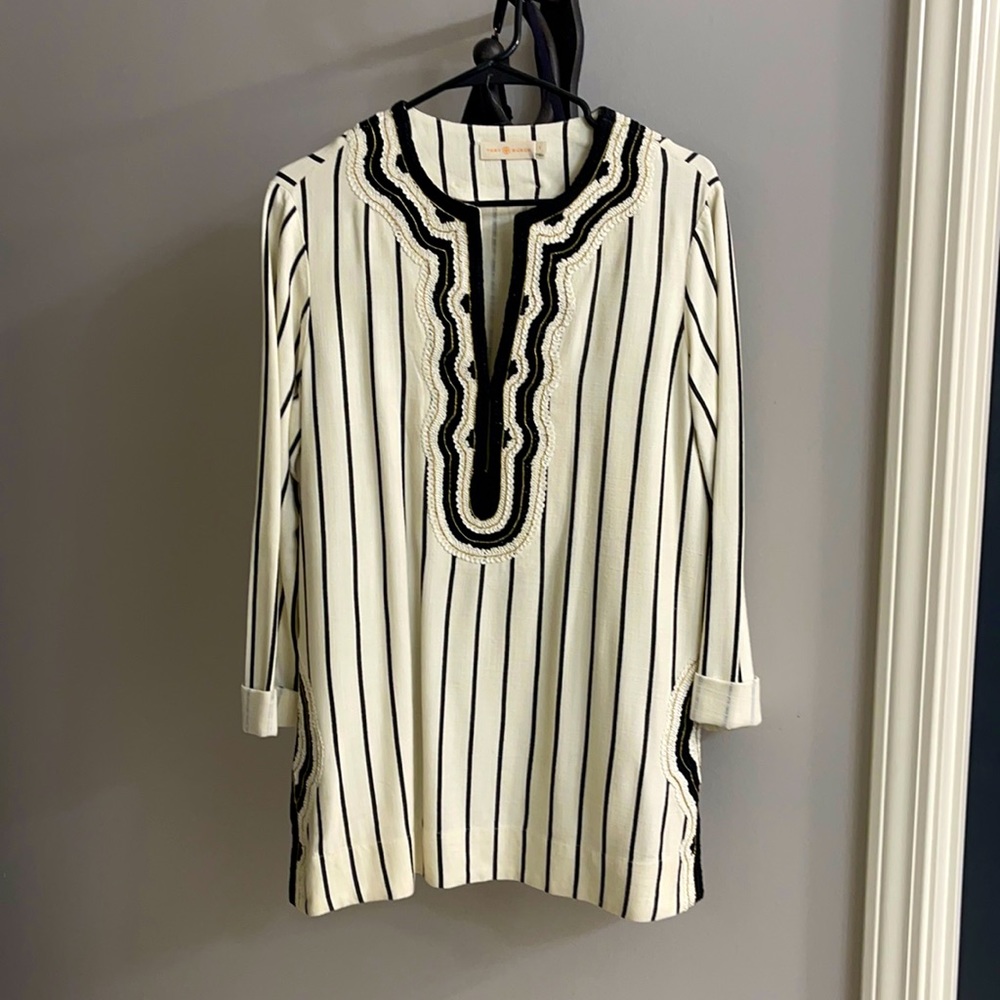 Tory Burch striped long sleep top, size 8, blank and Cream colored
